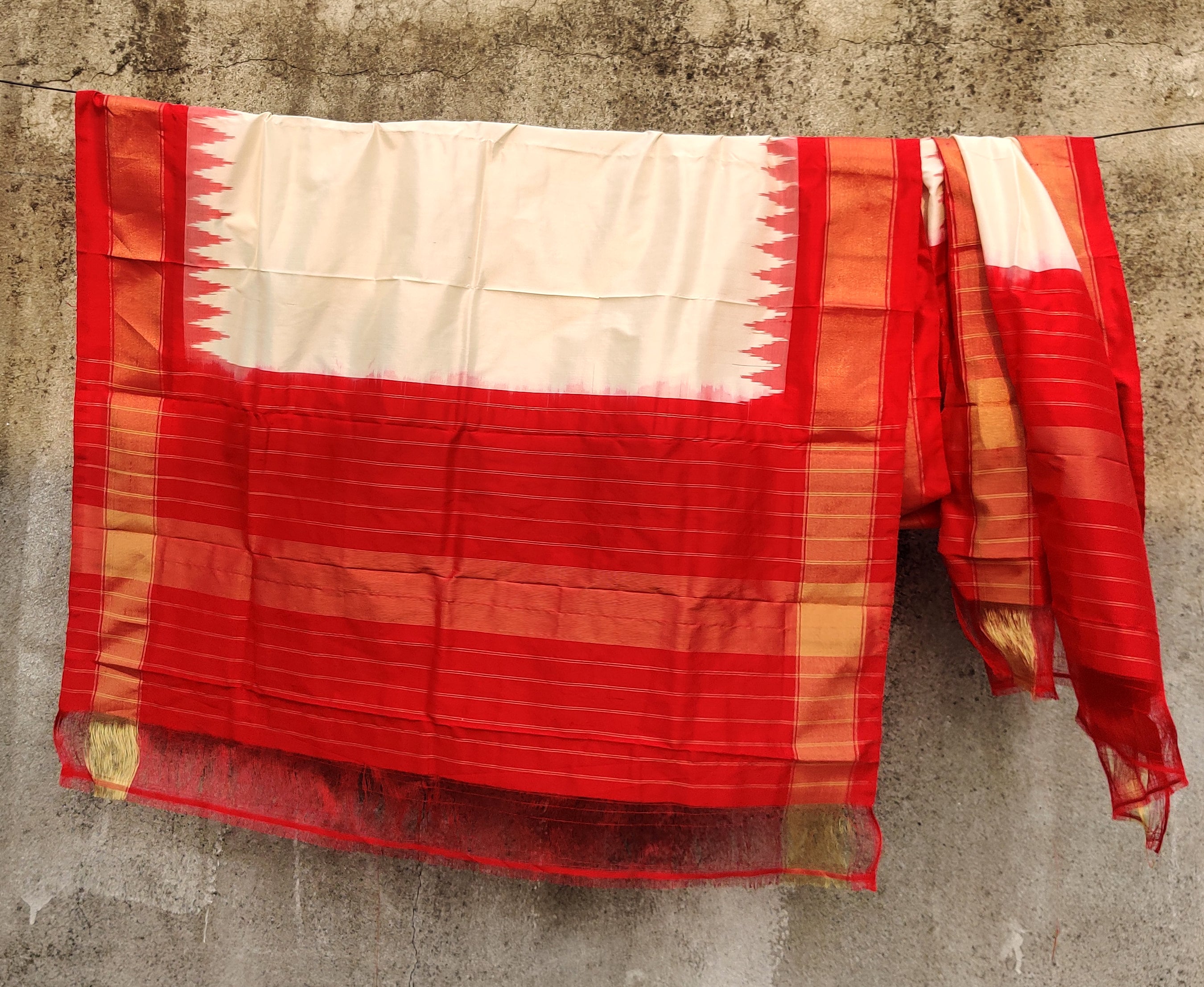 Eternal Beauty Handwoven Pochampally Ikat Silk Dupatta with Zari Elegance